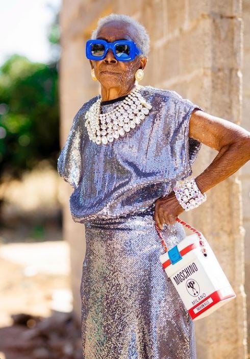 Margret, la abuela de Zambia que se ha convertido en un icono de estilo a sus 80 años