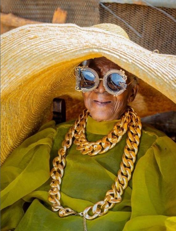 Margret, la abuela de Zambia que se ha convertido en un icono de estilo a sus 80 años