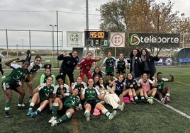 Las jugadoras del Cacereño celebran la victoria contra el Barcelona B el pasado fin de semana