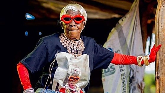 Margret, la abuela de Zambia que se ha convertido en un icono de estilo a sus 80 años