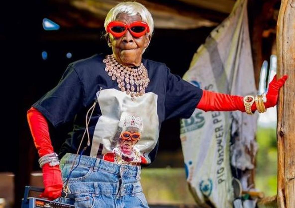 Margret Chola, la abuela de Zambia que se ha convertido en un icono de estilo a sus 80 años.