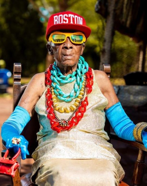 Margret, la abuela de Zambia que se ha convertido en un icono de estilo a sus 80 años
