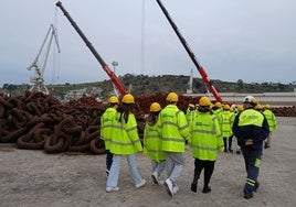 Los estudiantes de 15 años han podido ver la fabricación de eslabones.