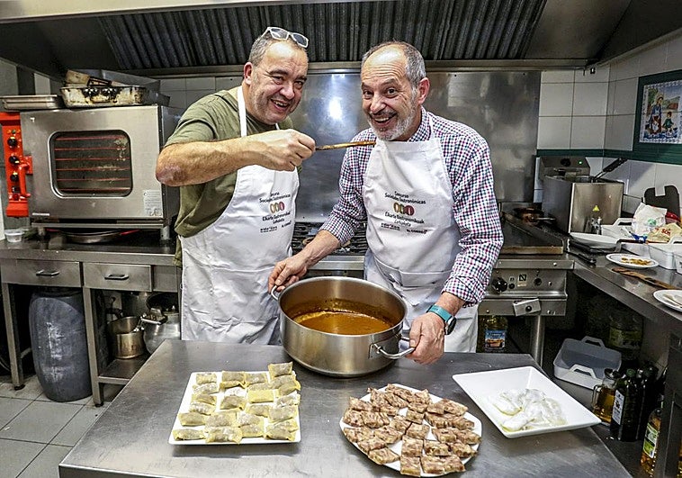 De izquierda a derecha, Mikel Urteaga y Tomás Rojo.