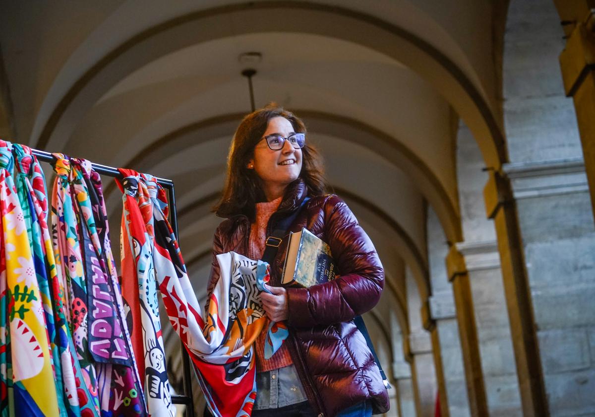 La historiadora vitoriana Eva Tobalina ha dedicado cuatro años a escribir un libro acerca de la 'Ruta de la Seda'.
