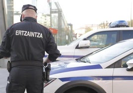 Arranca del cuello una cadena de oro a una mujer mayor en el ascensor de su casa en Getxo