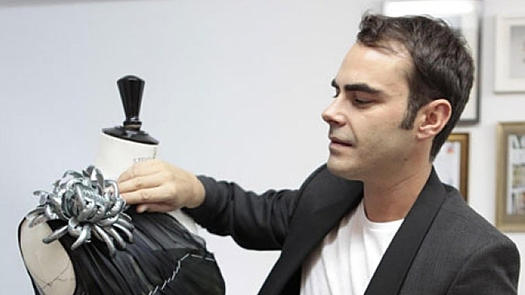 Ion Fiz vende sus prendas de diseño rebajadas hasta el 30% en una tienda efímera este fin de semana en Bizkaia