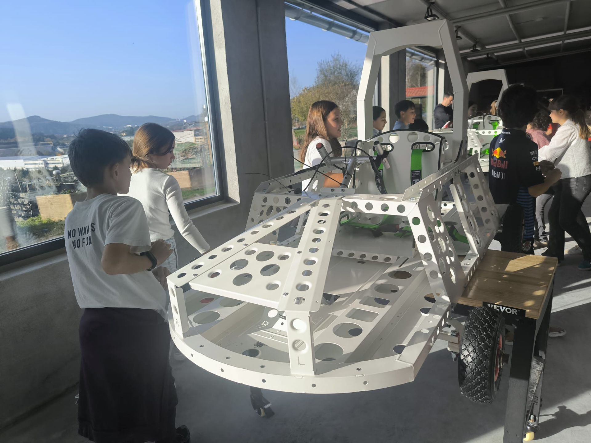 Imagen principal - Amorebieta inaugura un espacio para la movilidad inteligente y sostenible