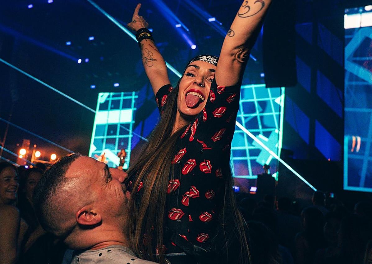 Imagen secundaria 1 - 14.000 almas se rinden en el BEC a los años noventa