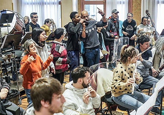 Este lunes 2 de diciembre se presenta la canción dedicada al barrio de El Pilar en un concierto en el Palacio Europa.