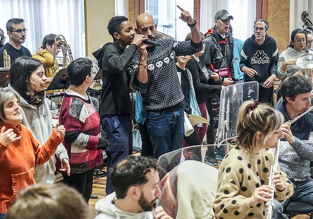 Este lunes 2 de diciembre se presenta la canción dedicada al barrio de El Pilar en un concierto en el Palacio Europa.