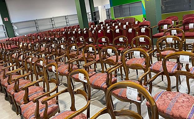 Mobiliario a la venta agotado en el Reutilizagune.