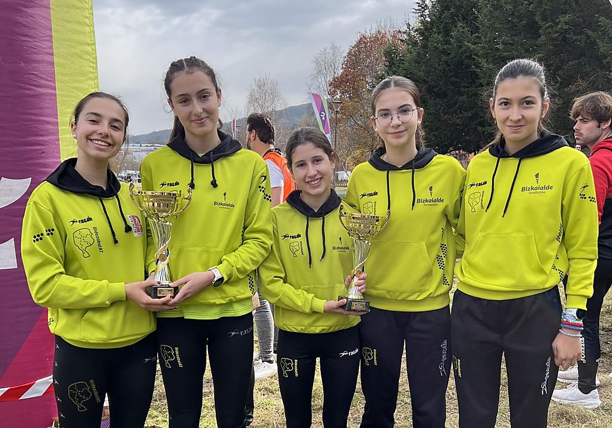 Equipos sub16 y sub18 (Paule Hernandez, Ixone Sanchez, Emma Montero, Sara Francisco y June Peña)