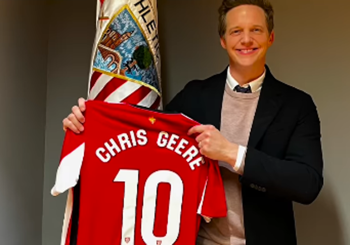 Chris Geere, el actor inglés que se ha enamorado del Athletic: «Es un club con clase»