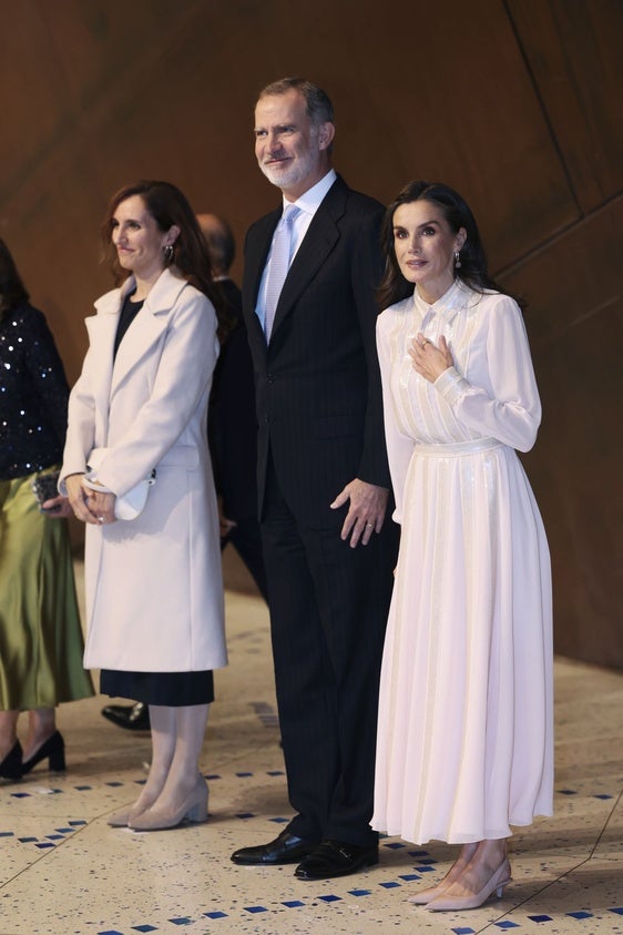 Letizia recibió por parte de la ABAO un regalo bilbaíno, muy personal y hecho a mano.