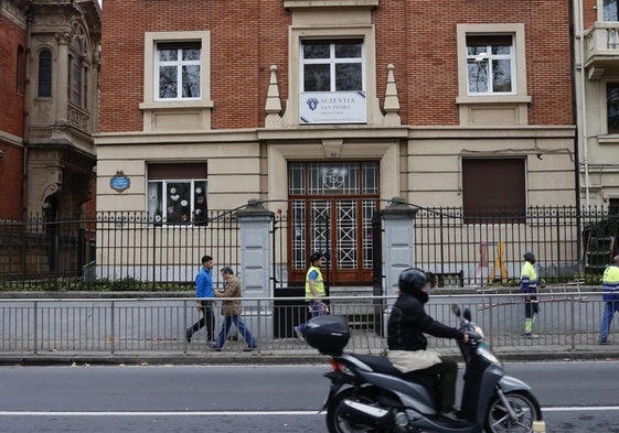 La plantilla del colegio Scientia San Pedro Ikastetxea, ubicado en el Campo Volantín, han convocado una protesta el próximo día 9