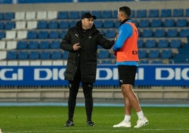 Coudet charla con Benavídez en su primer entrenamiento.