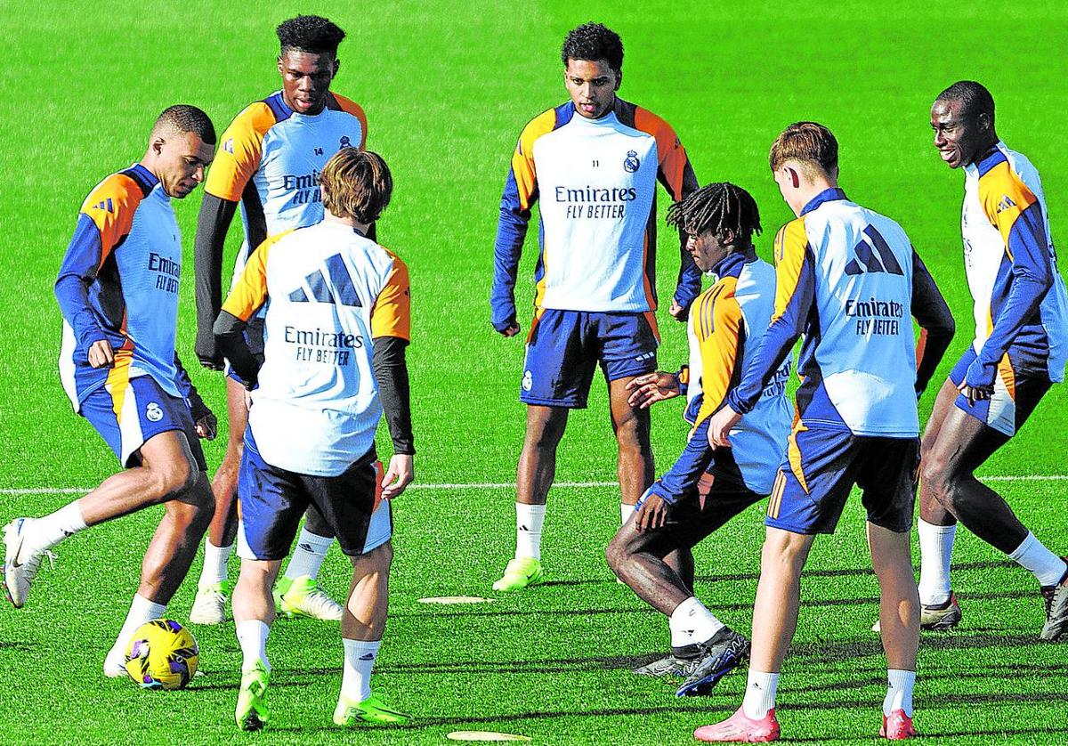 Último entrenamiento del Madrid antes de su visita a Bilbao.