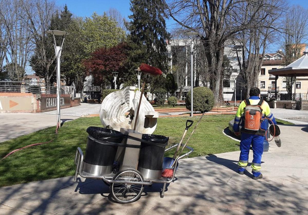 El dispositivo contará con recursos como dos baldeadoras, cuatro barredoras, dos camiones de recogida trasera.