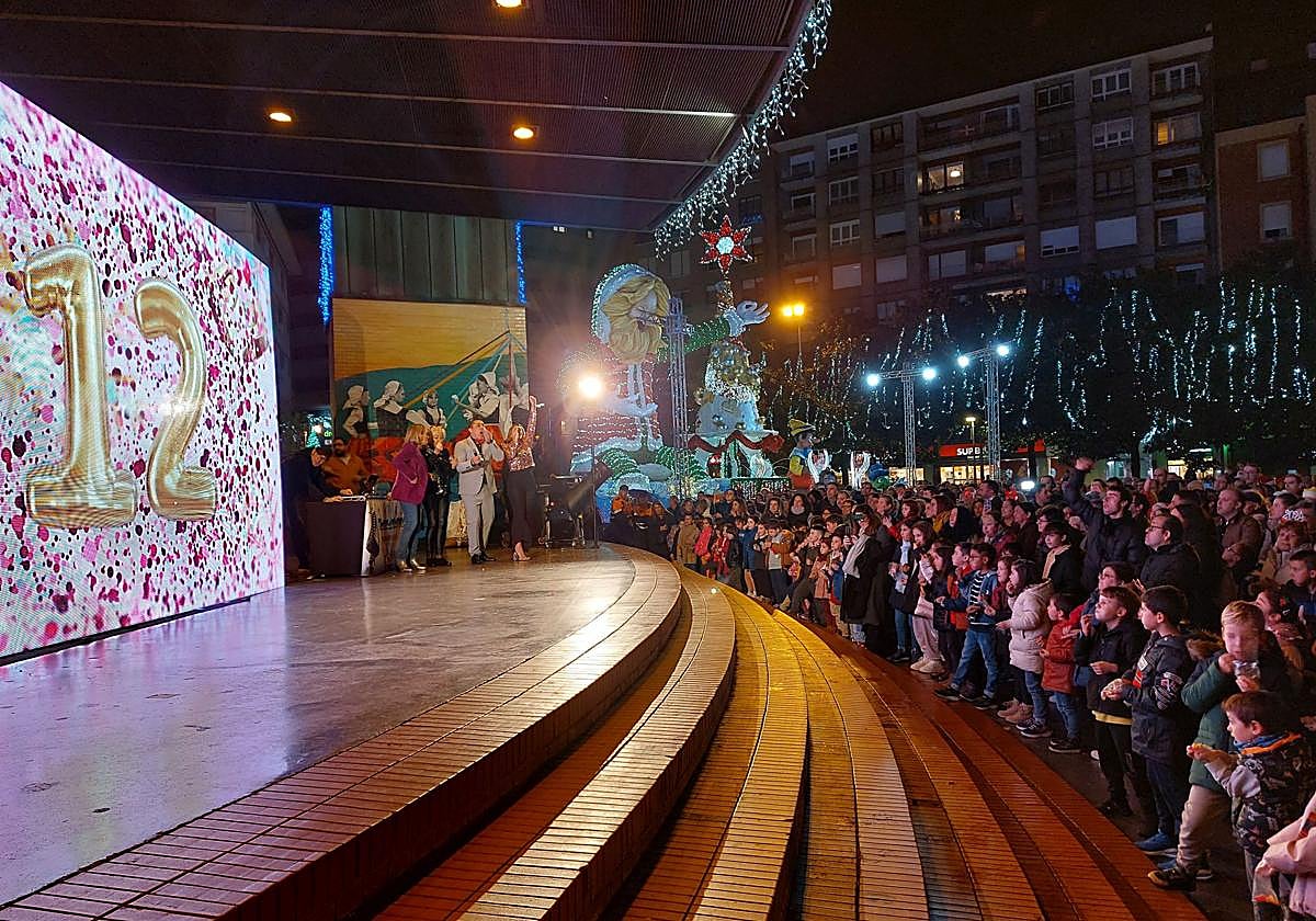 Imagen de la fiesta del año pasado en la Herriko Plaza, con cientos de niños.