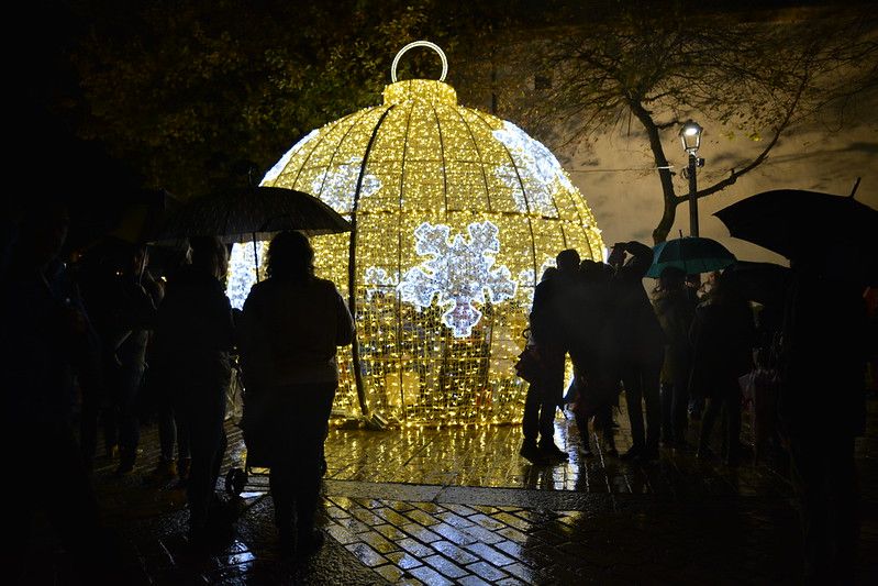 Las luces de Navidad volverán a iluminar desde hoy las calles de Markina.