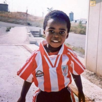 Iñaki con la camiseta del Athletic de Kappa. Cuando el equipo ganó la final de Copa, vistió la misma prenda en homenaje a a sus inicios.