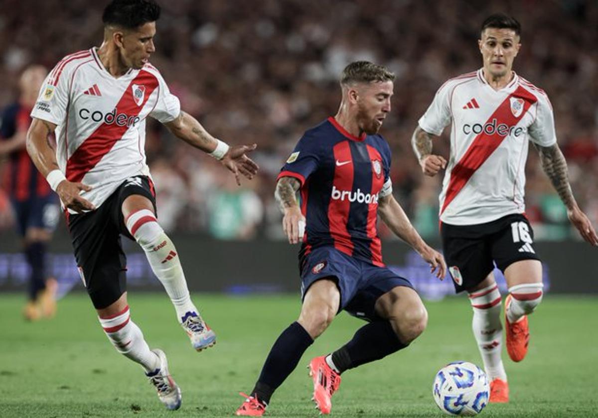 Muniain marca con el San Lorenzo al River, el segundo equipo de su vida
