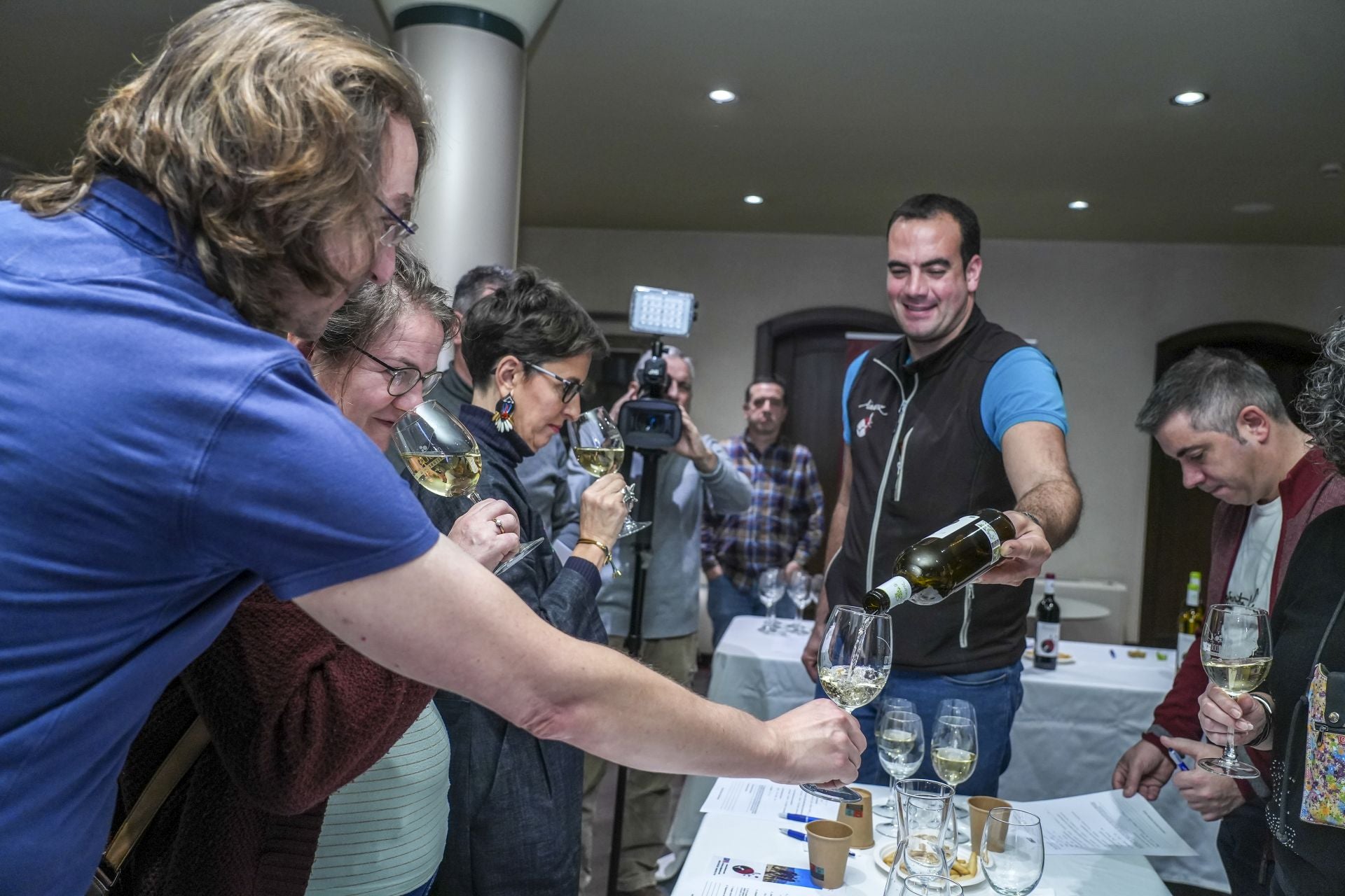 Un brindis atípico en las oficinas con más historia