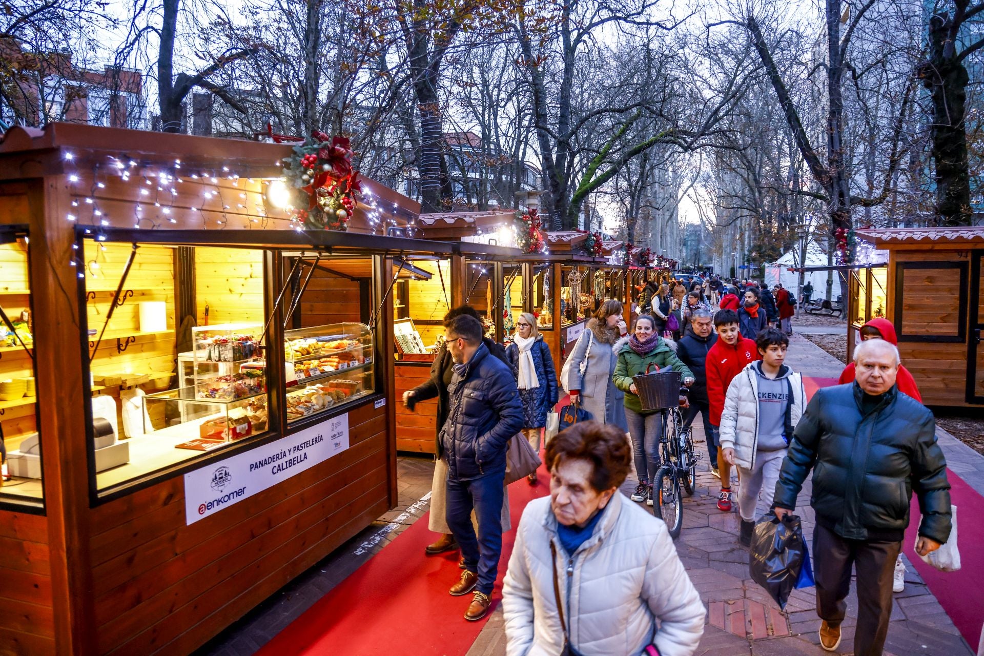 El Mercado de Navidad de Vitoria abre sus puertas