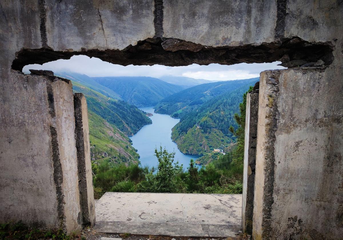 Vista del embalse de Grandas de Salime desde el mirador de A Paicega, en Pesoz.