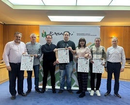 El alcalde Asier Iragorri con los representantes de las entidades impulsoras del evento.