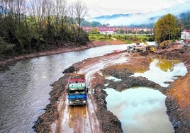 Se actuará en más de 2.400 metros de riberas para aumentar la capacidad del cauce.