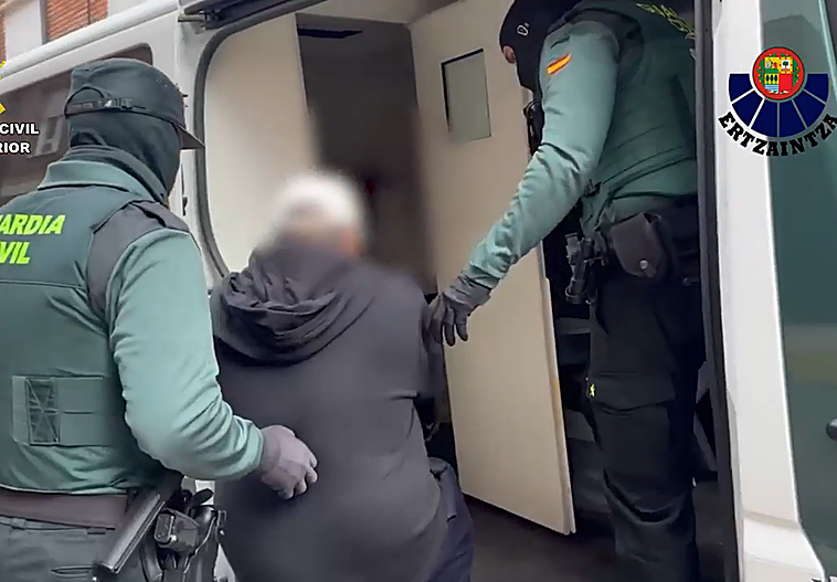 Imagen de uno de los detenidos en esta operación policial conjunta.