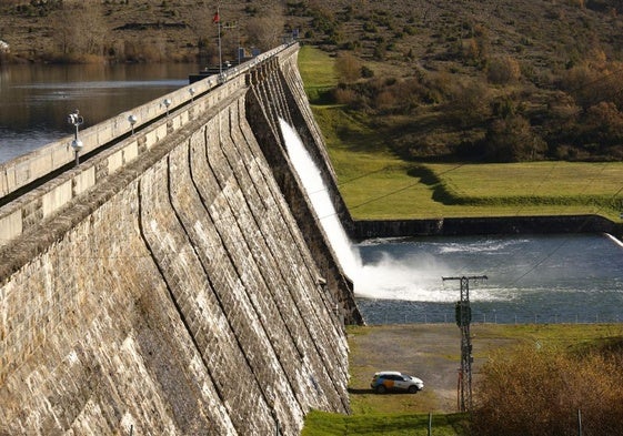 Imagen del vertido que se ha inciado en Ullibarri.