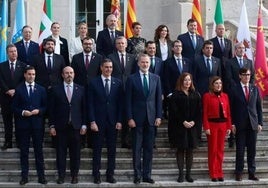 Juanma Moreno, Salvador Illa e Imanol Pradales conversan a su llegada al Palacio de la Magdalena de Santander.