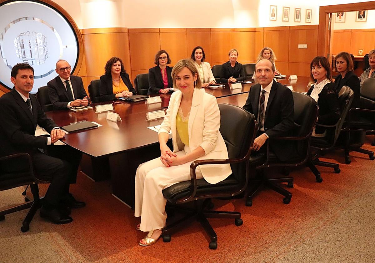 Inagen de la última reuión del Consejo Vasco de Finanzas, en el que el Gobierno vasco, las diputaciones y los ayuntamientos pactan el reparto de los ingresos fiscales