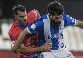 Villalibre protege el balón en el partido que enfrentó al Alavés ante la Minera en la Copa del Rey en el Cartagonova.