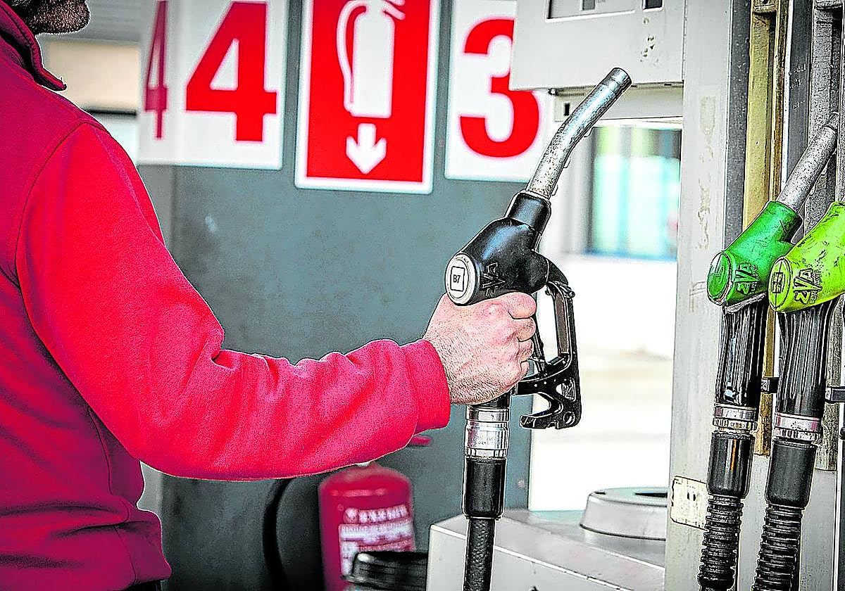 El precio del gasóleo subirá más del 7% por el alza del impuesto especial.