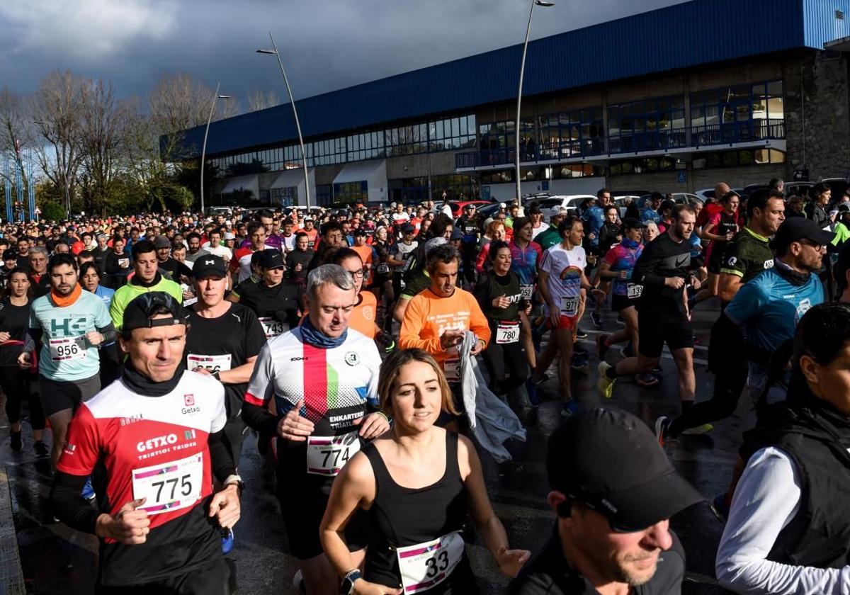 Salida de los participantes en el Memorial Itziar López de Uralde.