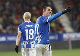 Kike García celebra uno de sus dos goles en El Sadar.