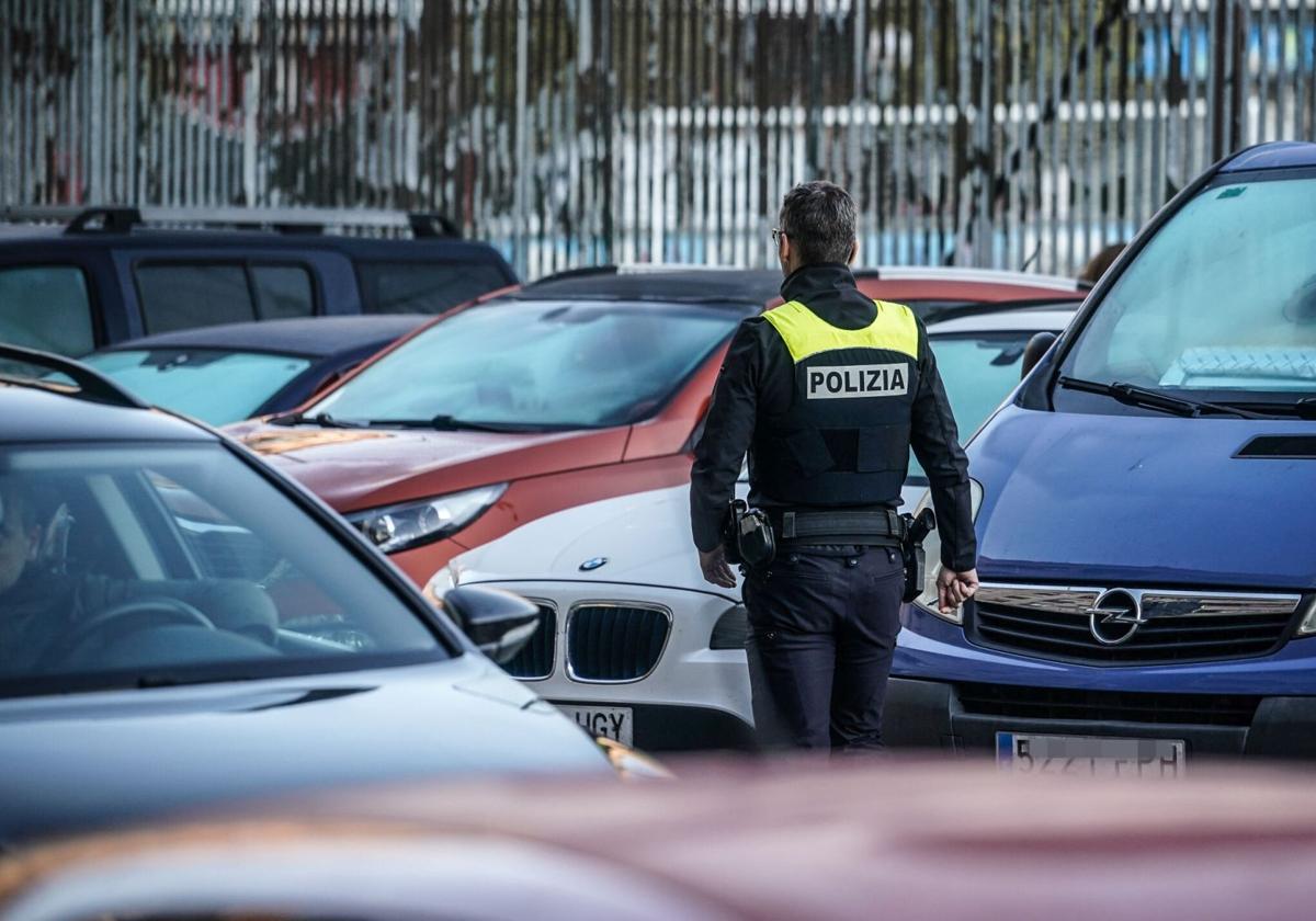 Agentes de Policía Local se cogen la baja en bloque y dejan a Vitoria casi sin patrullas