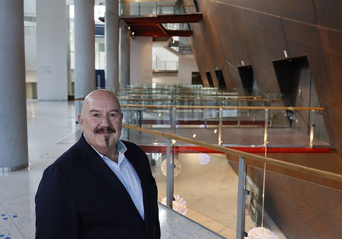 «¡Por soñar despierto, ojalá pudiese organizar el Festival de Eurovisión y traer en concierto a Cher!»