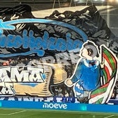 Muestran el logo en favor del acercamiento de los presos de ETA en el tifo del Alavés-Athletic