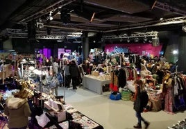 Vintage, artesanía y libros en el mercado navideño de Vitoria que más crece