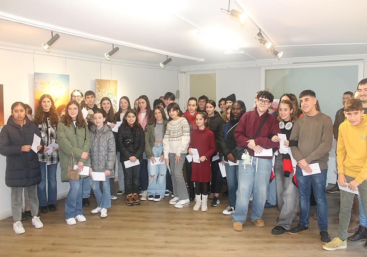 Los jóvenes artistas recibieron diferentes premios en el certamen.