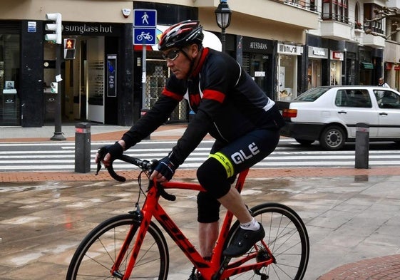 Eddy Merckx, en bicicleta en Bilbao en 2018.