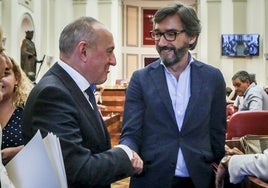 El diputado general, Ramiro González, e Iñaki Oyarzabal, portavoz del PP.