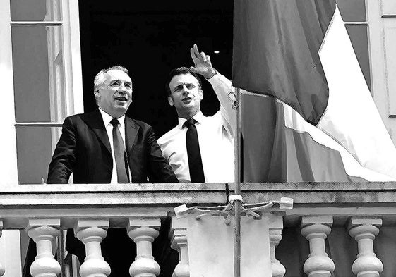 Bayrou: aire contra la decadencia institucional