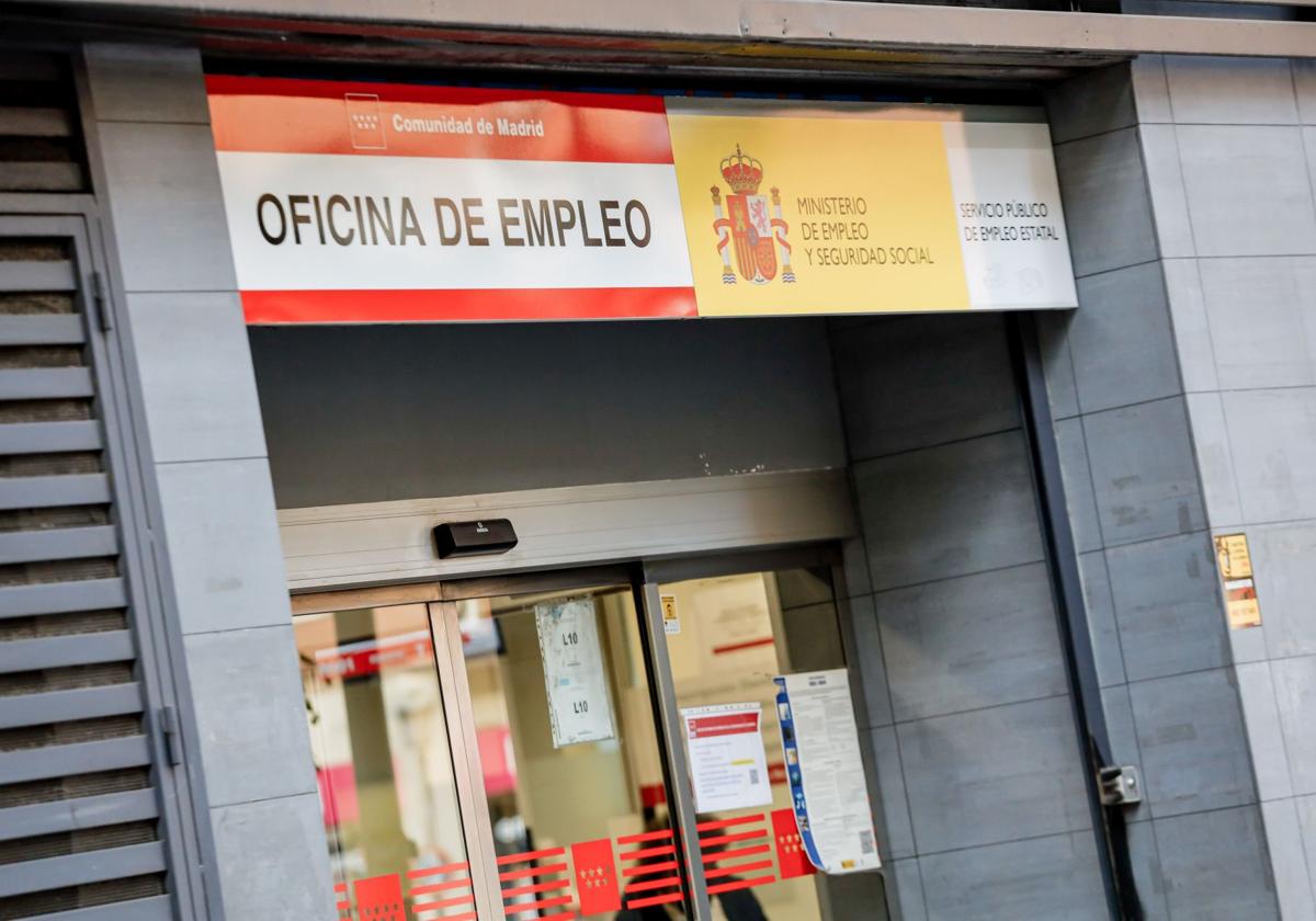 El SEPE no permitirá trabajar y cobrar un subsidio a la vez a los desempleados que ganen más de 2.250 euros