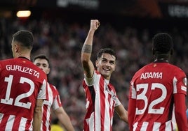 Beñat Prados celebra un gol en San Mamés.